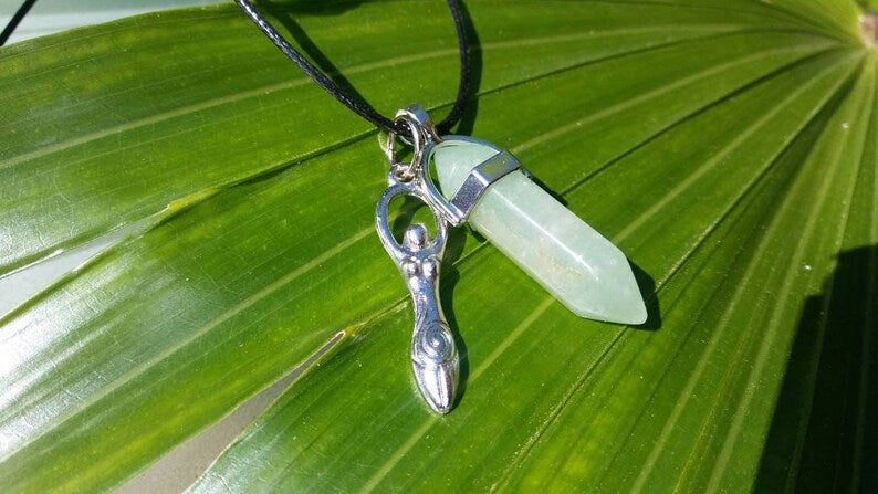 Jade Crystal point, Jade Crystal, Chakra point necklace, calming crystals, hippie crystal point, pentacle charm, goddess charm, lucky charm