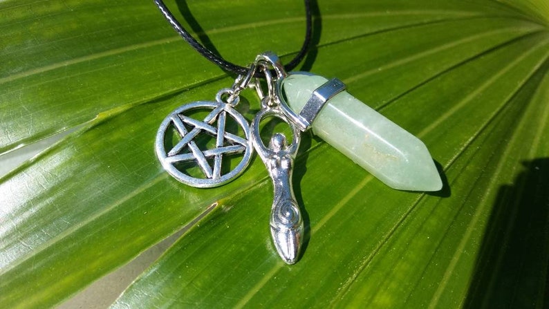 Jade Crystal point, Jade Crystal, Chakra point necklace, calming crystals, hippie crystal point, pentacle charm, goddess charm, lucky charm